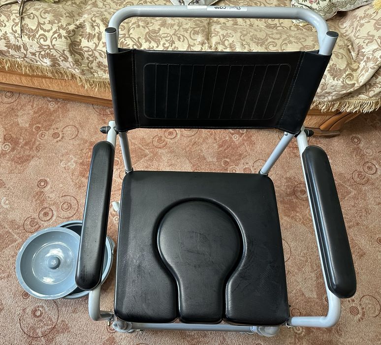 Крісло каталка з санітарним оснащенням, крісло-туалет Ridni