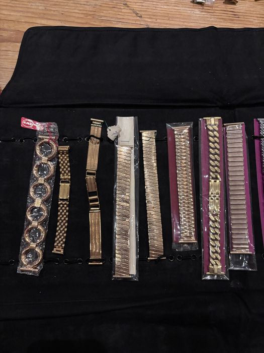 Braceletes relogio dourada ou prateada marca ZRC