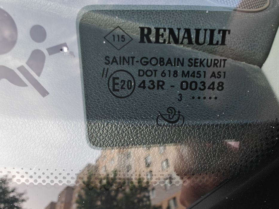 Стекло лобовое Оригинал Renault 727122133R год 2013
