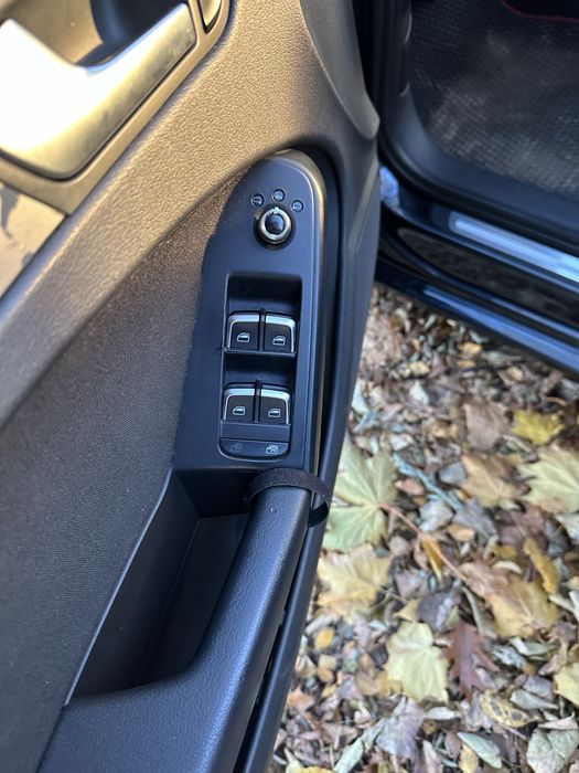 Сідушки Audi a4 b8 2012 + дверні карти