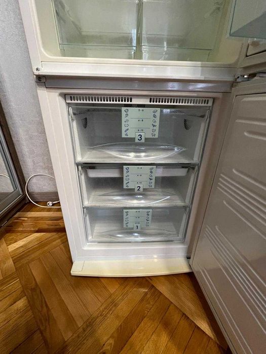 Продам Холодильник Liebherr