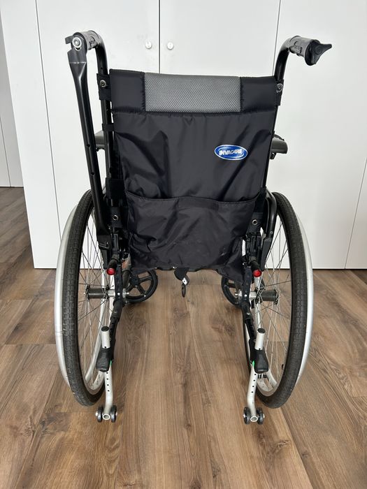 Cadeira de rodas INVACARE, modelo ACTION 3 NG