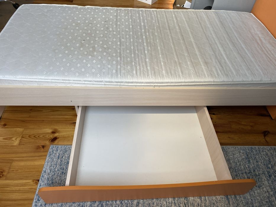 Łóżko. Materac gratis