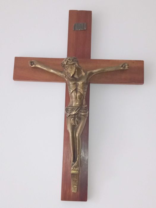 Crucifixo de Madeira com o Cristo em Bronze