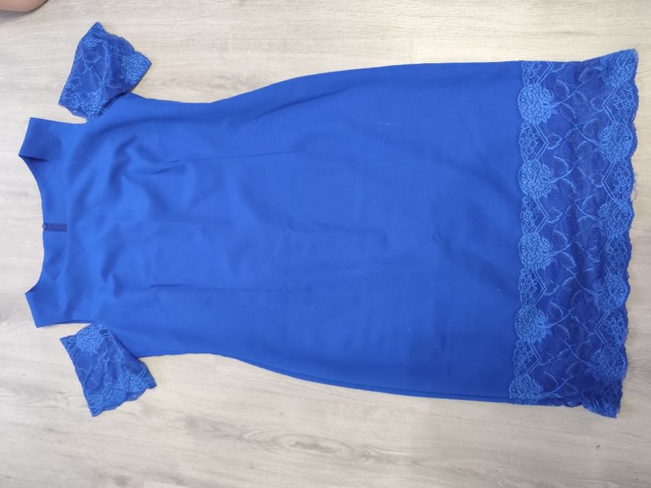 Elegancka i stylowa chabrowa sukienka 42