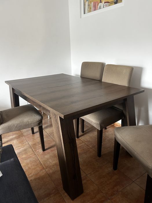 Mesa com 4 cadeiras