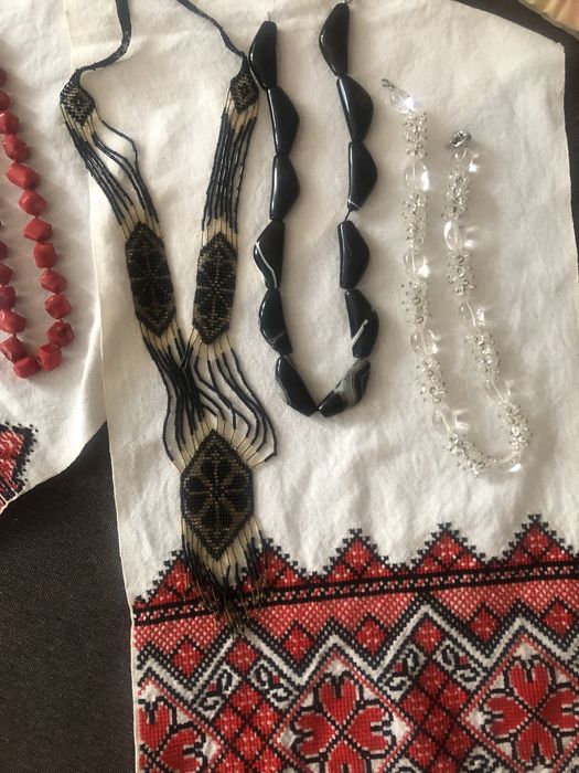 Коралі з натурального каменю