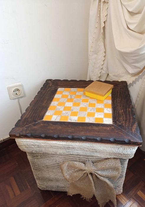 Tabuleiro Xadrez e, Madeira maciça, trabalhada e Ladrilhos - Artesanal