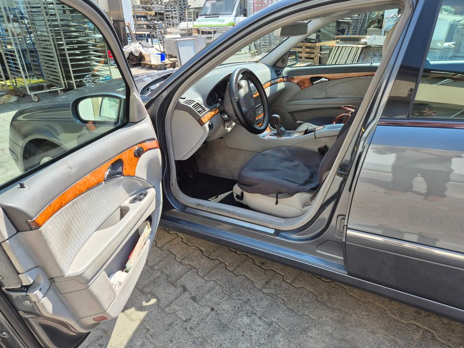 Mercedes Benz   E  220 CDI