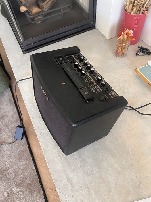 Roland AC-33 – Amplificador Acústico Portátil 30W | Funciona a Pilhas
