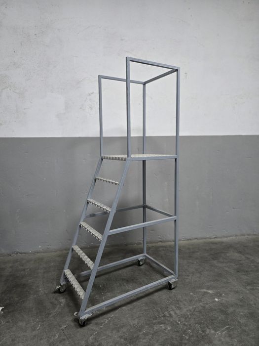 Escada de picking em ferro e inox