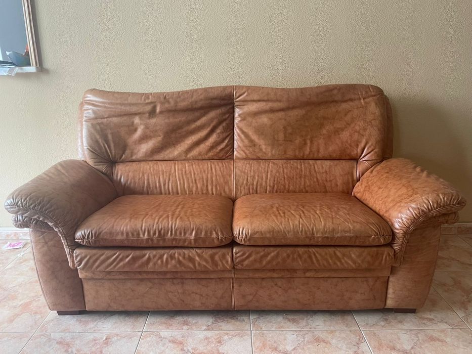Sofá pele castanho
