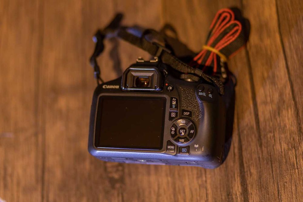 CANON EOS 2000D - 24MP