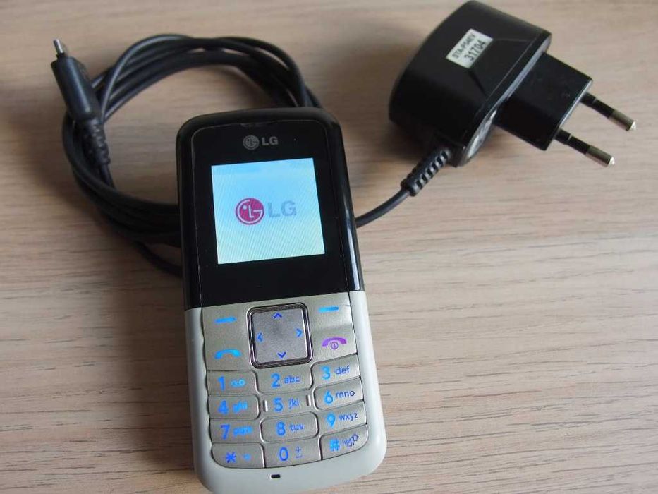 kolecnonerski retro telefon gsm  LG KP107