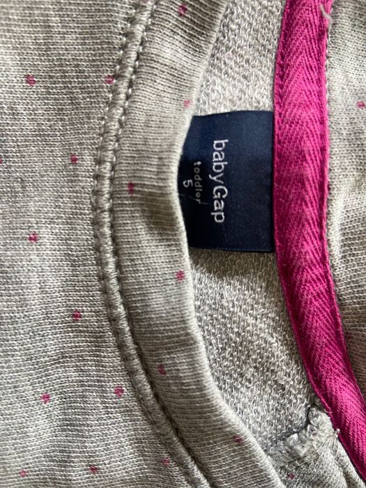 Roupas GAP 5-7 dois blusas e um vestido