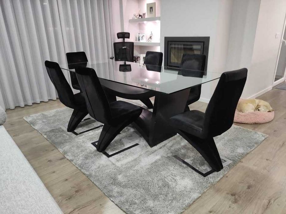 Mesa sala de jantar madeira preta + vidro, com 6 cadeiras