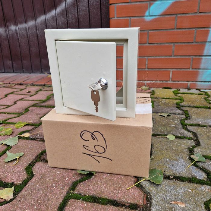 Skrzynka metalowa na ściane