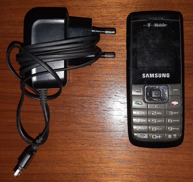 ПРОДАМ мобильный телефон Samsung SGH-B100.