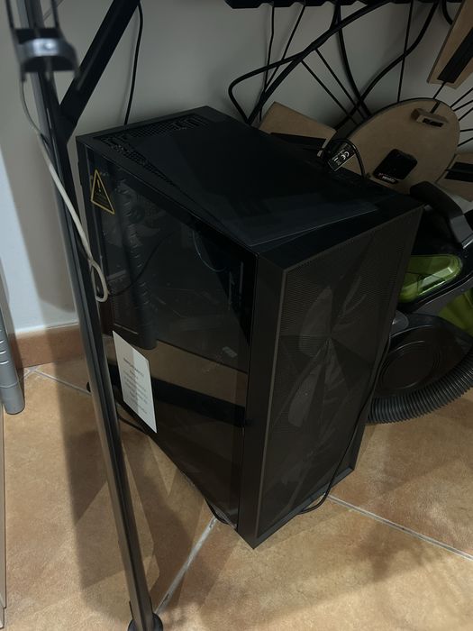 Computador, munitor, mesa