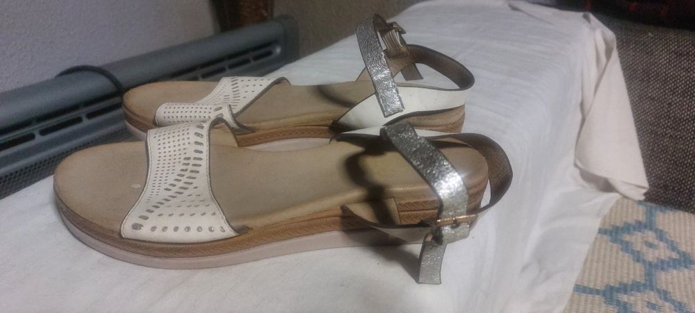 2pares de sandálias 37