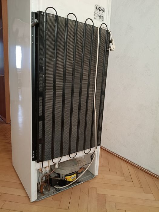 Lodówko-zamrażarkę 142cm sprzedam