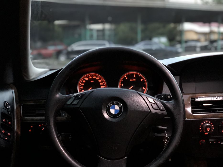 Продам BMW e60 525d.