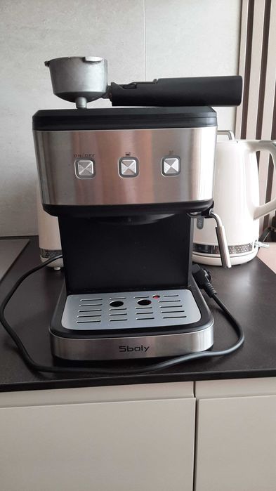 Продам робочу кавомашину Sboly CM 8501 - GS  під ремонт або на запчастини