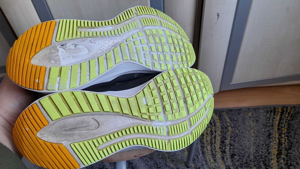 Nike Quest 3 buty do biegania r. 45