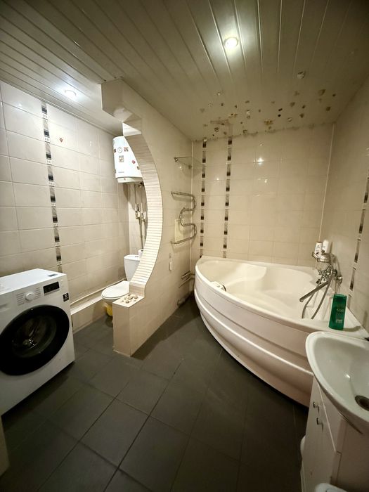 Продам 4х комнатную квартиру, л/б, 4 мкрн. А