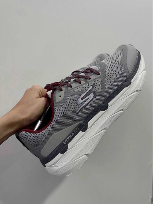 Чоловічі спортивні кросівки Skechers Max Cushioning  розмір 45