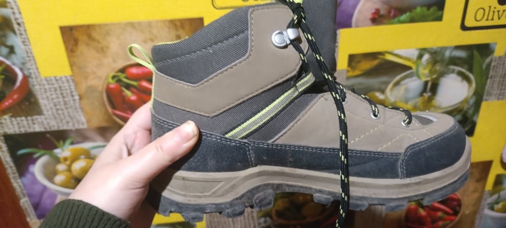 Продам кросівки, ботинки..Весна /осінь.