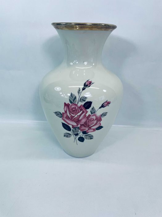 Duży wazon porcelanowy z rózami