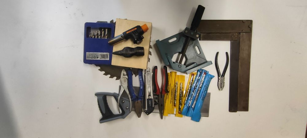 Wyprzedaż garażowa, narzędzia, piły, wiertła, frezy, itp.