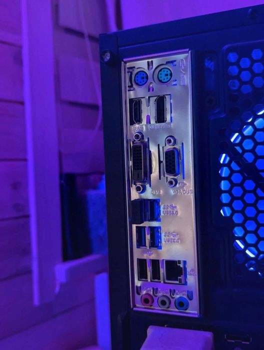 Kompter gamingowy + 2 monitoty [opis]