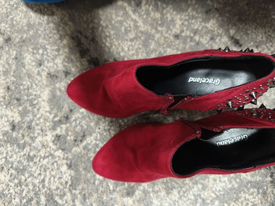 Черевики осінні червоні