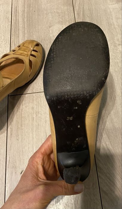 Czółenka z paskiem, skóra naturalna