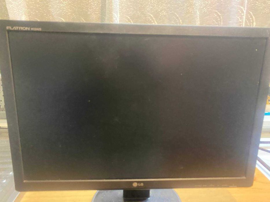 Монитор LG W2242s