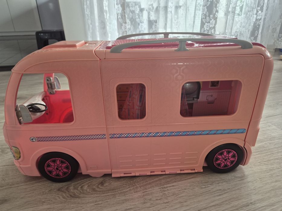 Duży camper Barbie