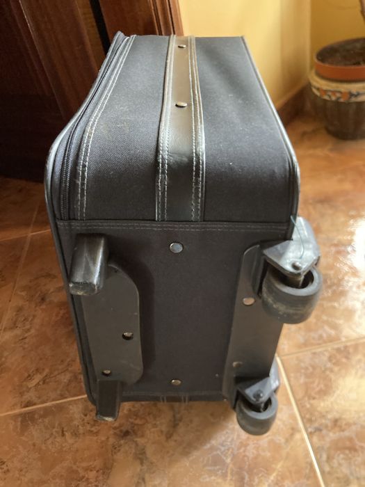 Mala de viagem de cabine em bom estado