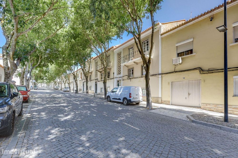 Apartamento T2 ,Terraço, 84m2, Rua General Teófilo da Trindade, Arrend