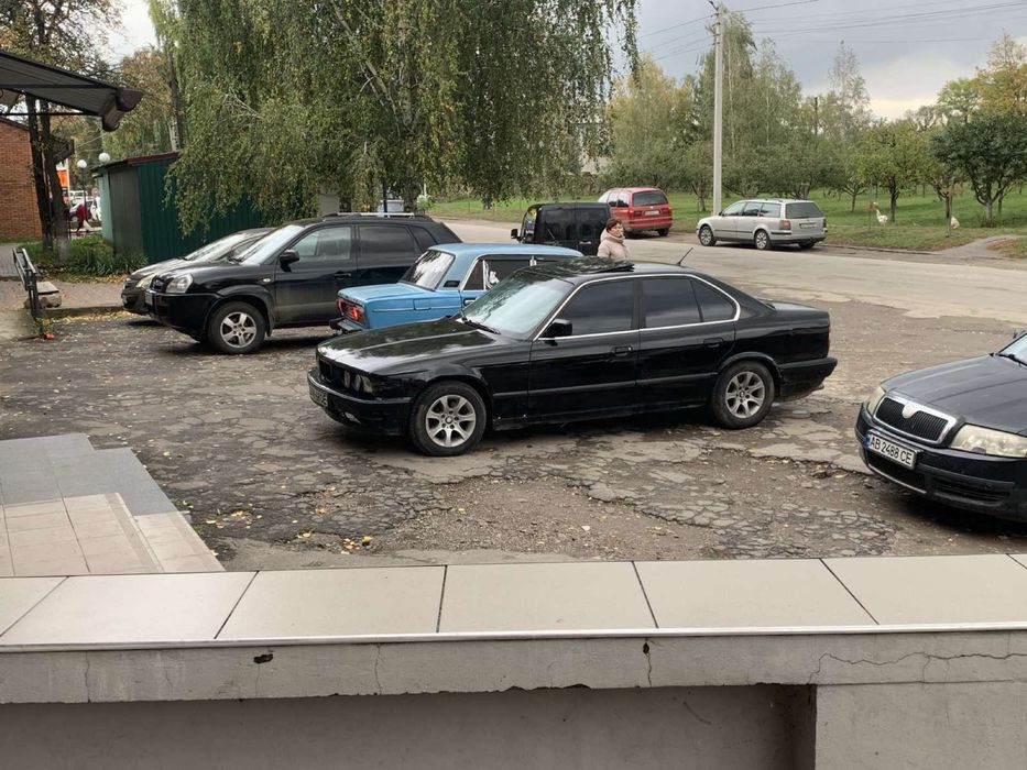 Продам BMW на ходу з переоформленням всі петання по телефону……………………..