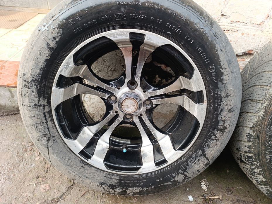 Легкосплавные диски с резиной R13 4*98 ваз