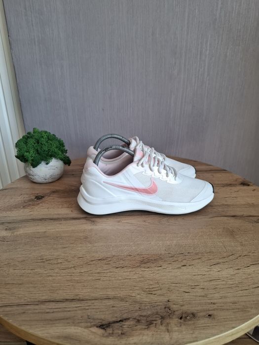 Женские кроссовки Nike 37р, бело-кремовые кросовки