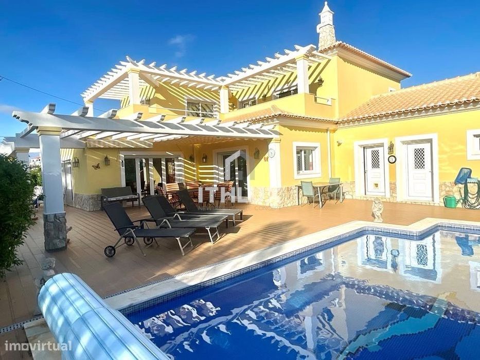 Elegante Moradia T4 Perto de Vila Nova de Cacela com Piscina e Garage