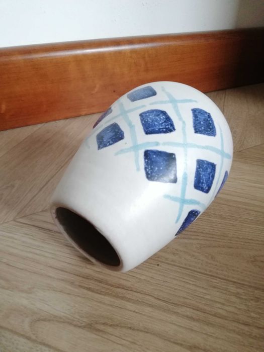 Wazonik ceramiczny jasny w romby malowany 12cm