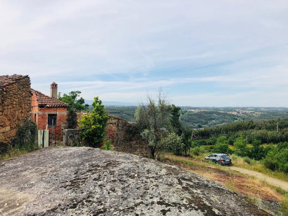 Casa com 55m2 + pátio com 24m2