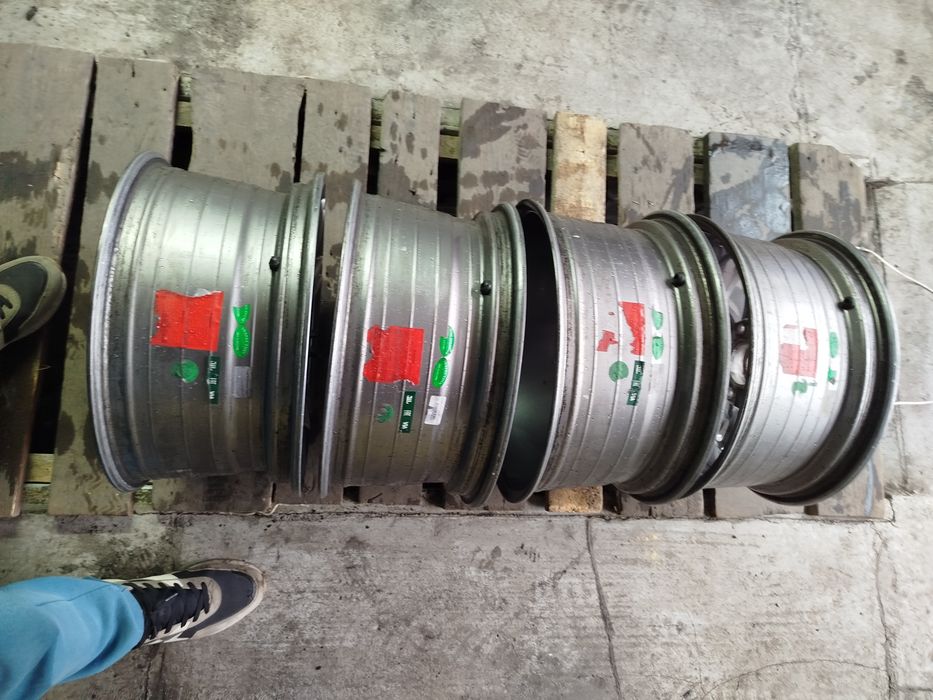 Диски BMW . j 8x17. 5x120. ET30. DIA72.6