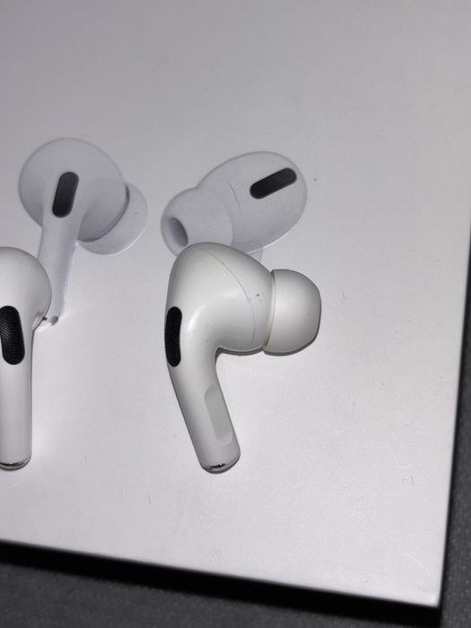 Uszkodzone Air Pods Pro - 2 generacja z wyjściem lighthing