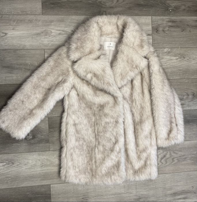 Шубка Stradivarius