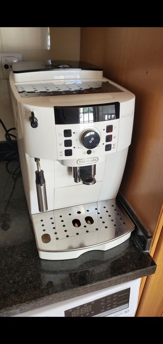 Maq cafe delonghi automatica